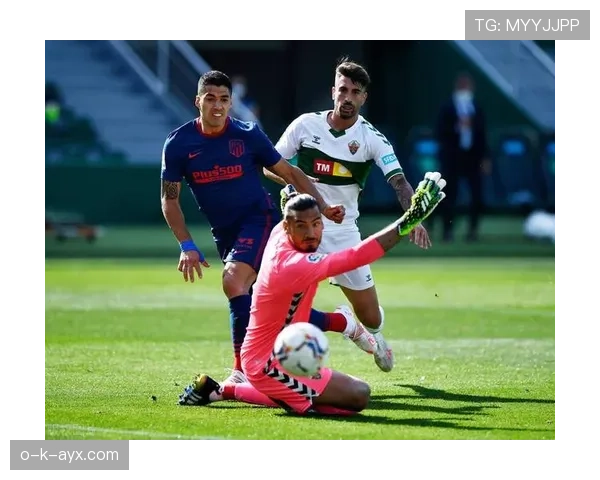 西甲争冠白热化：巴萨皇马巅峰对决引关注