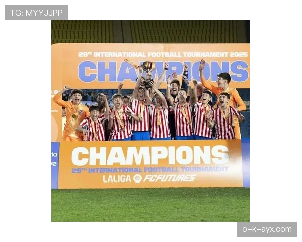 西甲球迷热情高涨,助阵新赛季活动表现亮眼 西甲球迷热情高涨,助阵新赛季活动表现亮眼