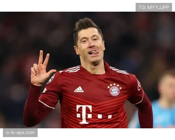 莱万多夫斯基上演帽子戏法，助球队延续强势势头