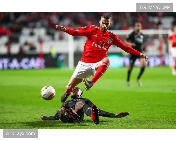 本菲卡主场表现稳健,连胜势头引发球迷关注 本菲卡主场表现稳健,连胜势头引发球迷关注