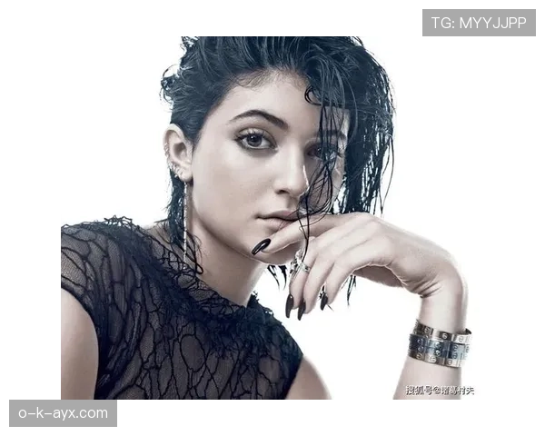 李梦训练完直接拎爱马仕去火锅店，这谁顶得住