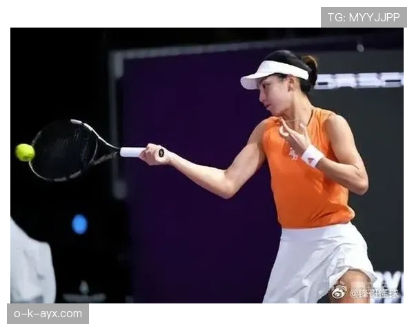 王欣瑜比赛间隙突然来了个名媛式自拍，这画风怪怪的嘛？